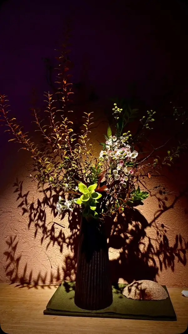 博多祇園 鮨 米八の生けられた花