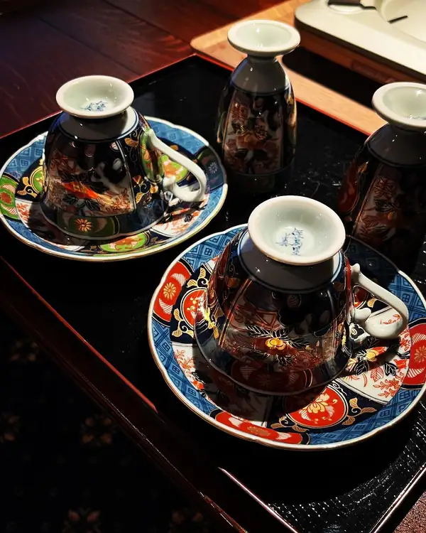 博多祇園 鮨 米八の伊万里焼の器