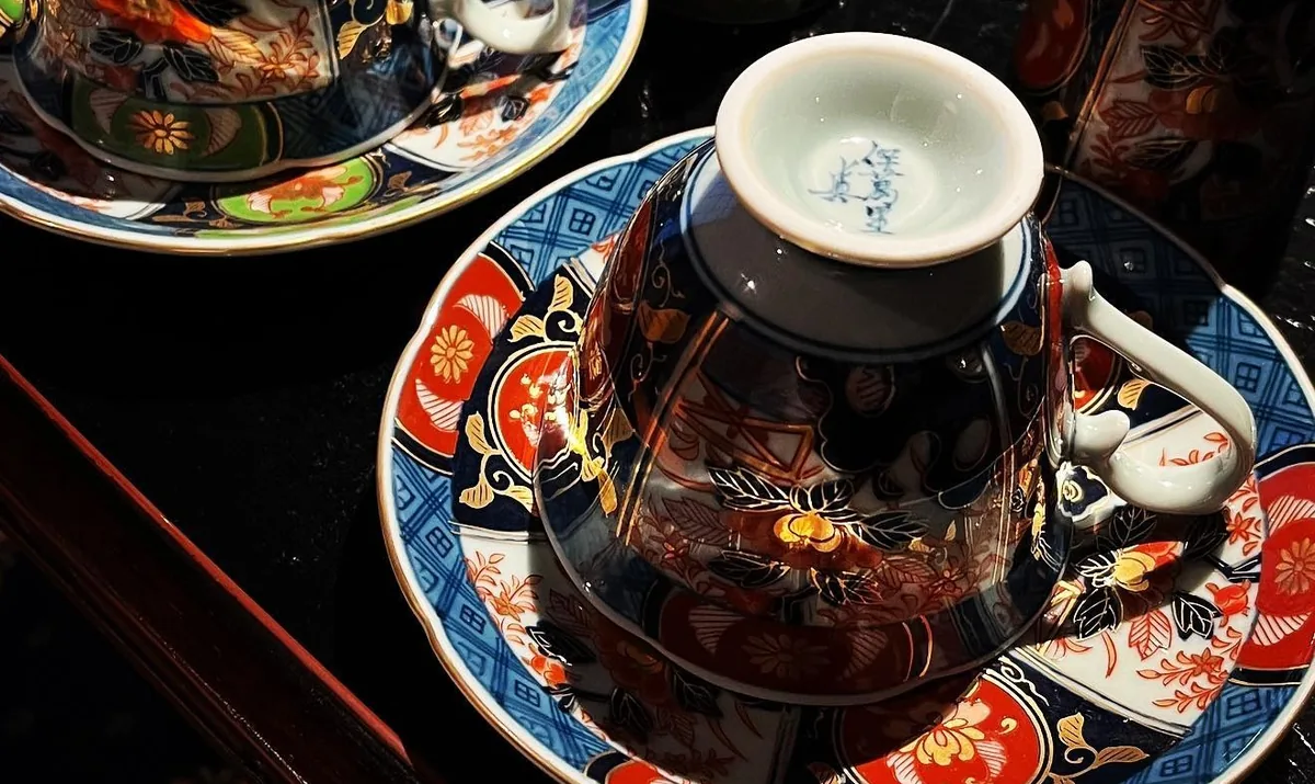 博多祇園 鮨 米八の伊万里焼の器
